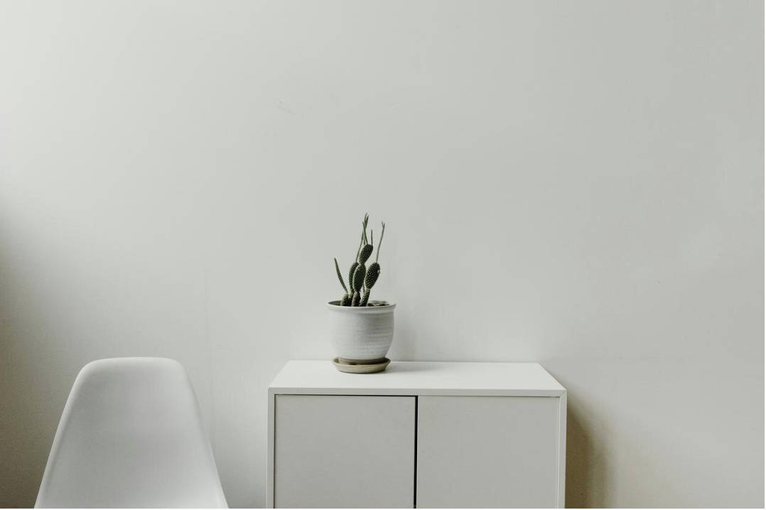 L-shaped desk in Toronto showroom